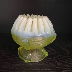 Rare Vintage Northwood Yellow Ruffled Opalescent Vaseline Rosebowl Glass Vase